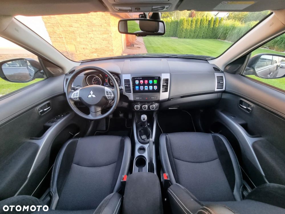 Mitsubishi Outlander - 25