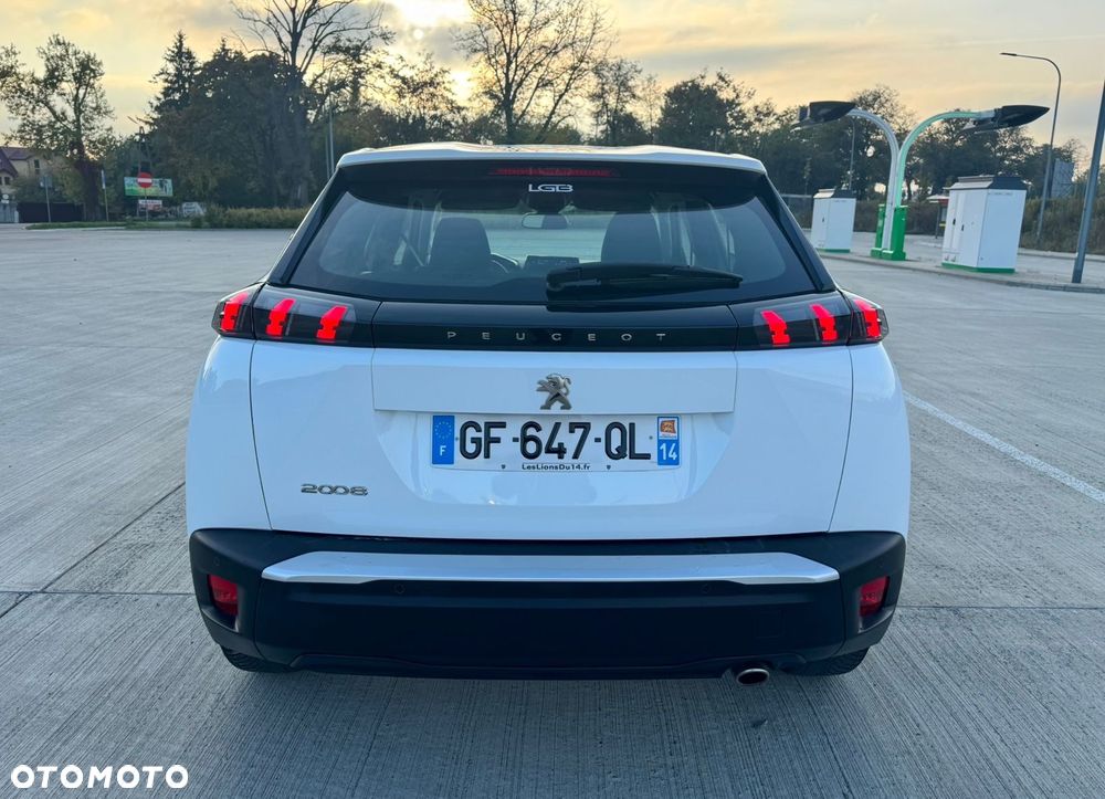 Peugeot 2008 1.5 BlueHDi Allure S&S - 6