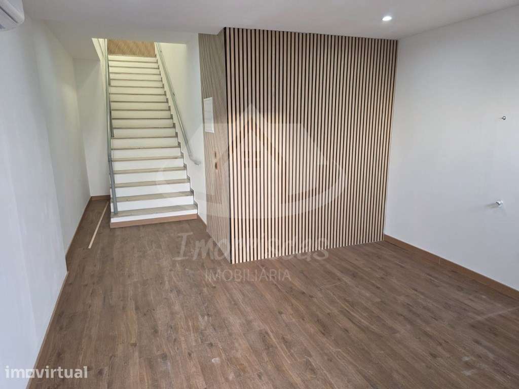Espaço de loja/escritórios para arrendamento em Santa Iria de Azóia - Grande imagem: 4/16