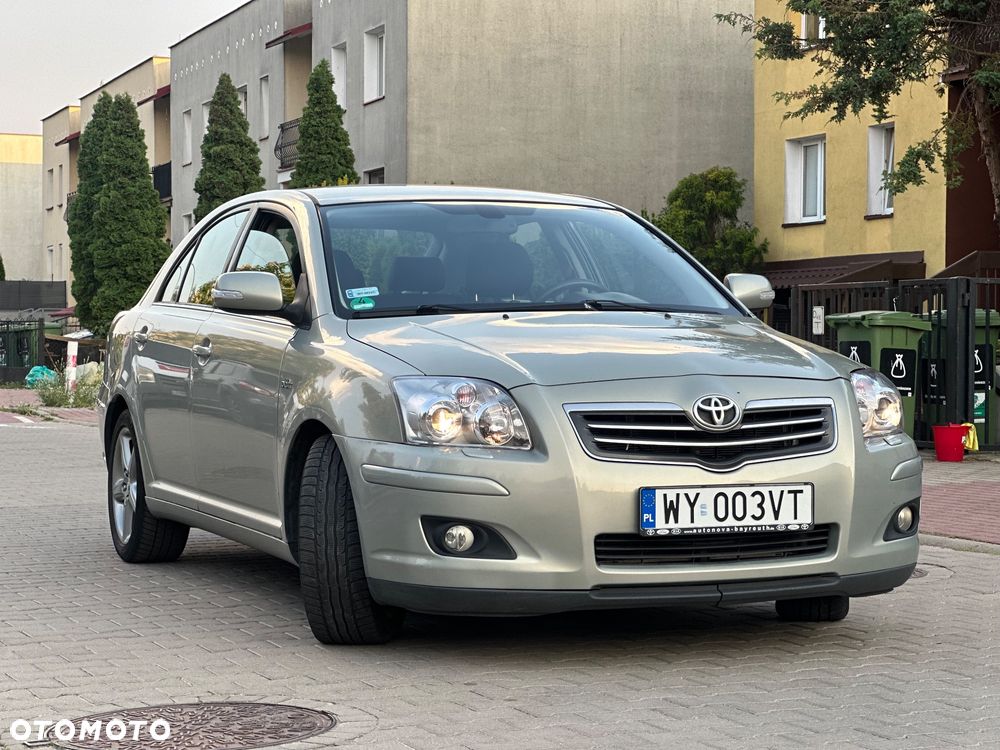Toyota Avensis 2.2 D-4D Prestige - 4