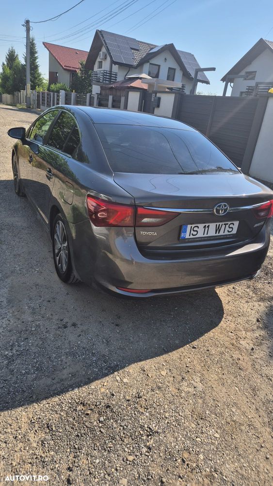 Toyota Avensis 2.0 D-4D Luxury - 4