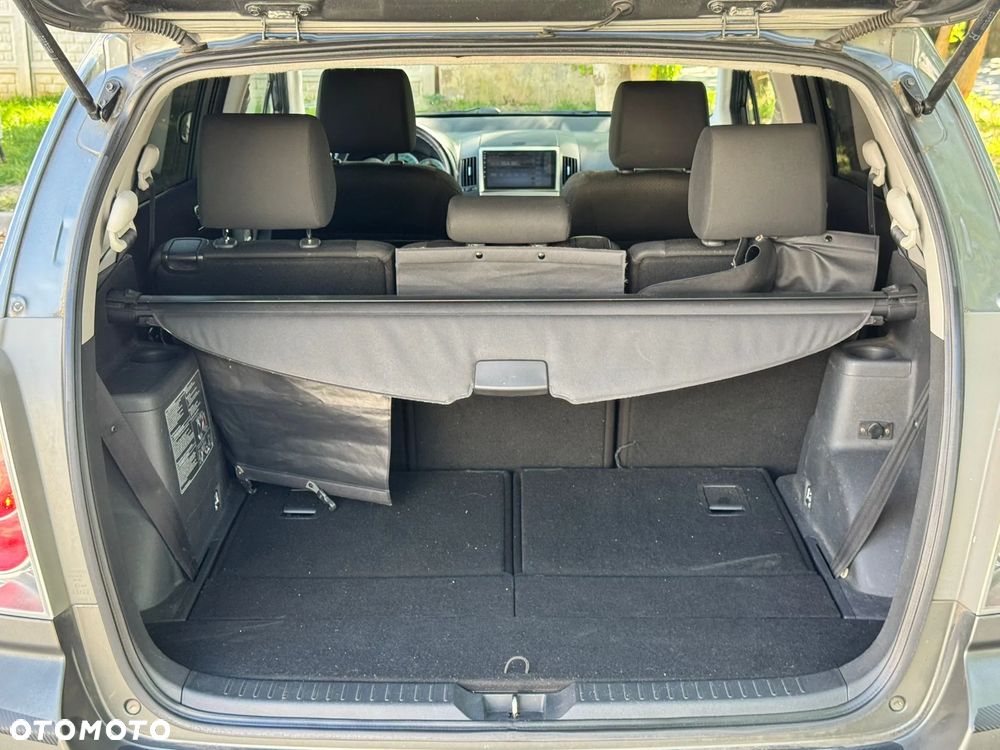 Toyota Corolla Verso 1.6 Terra 7os - 34