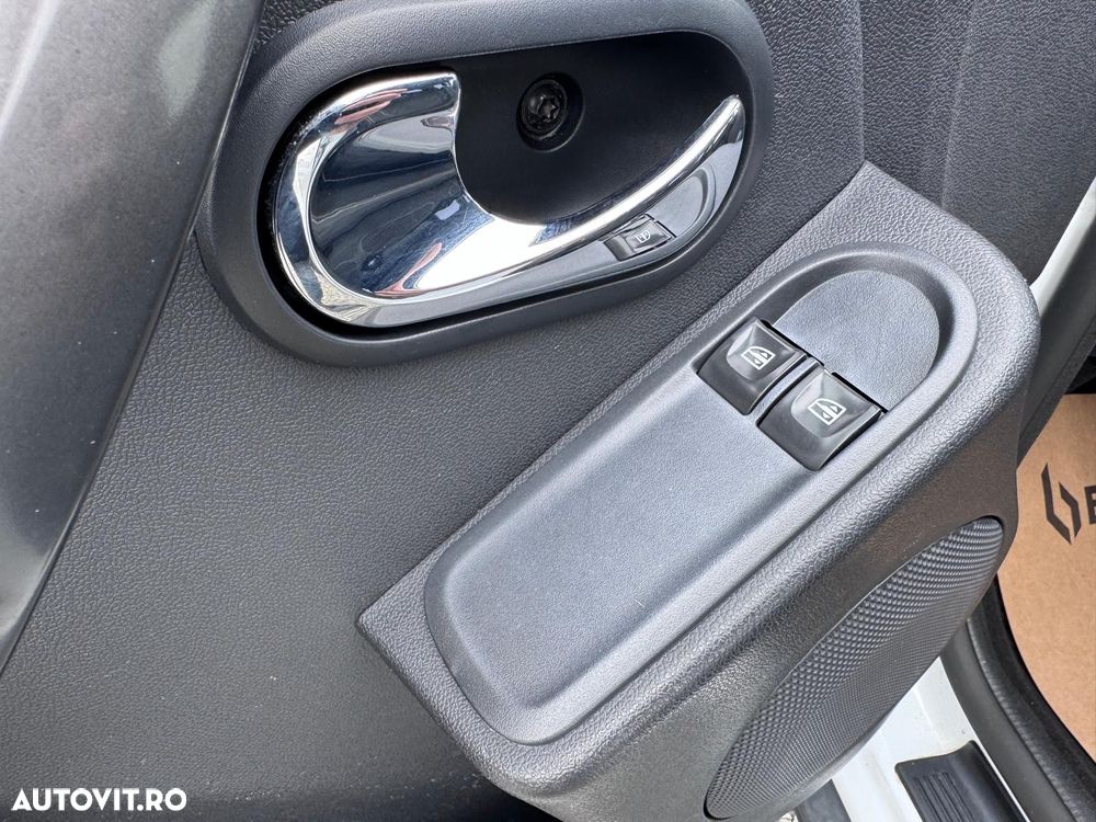 Dacia Duster 1.6 4x4 Laureate - 17