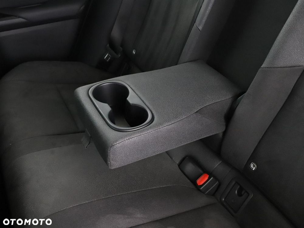 Lexus UX 250h - 37