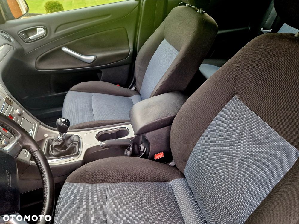 Ford Mondeo 1.8 TDCi Ambiente - 12