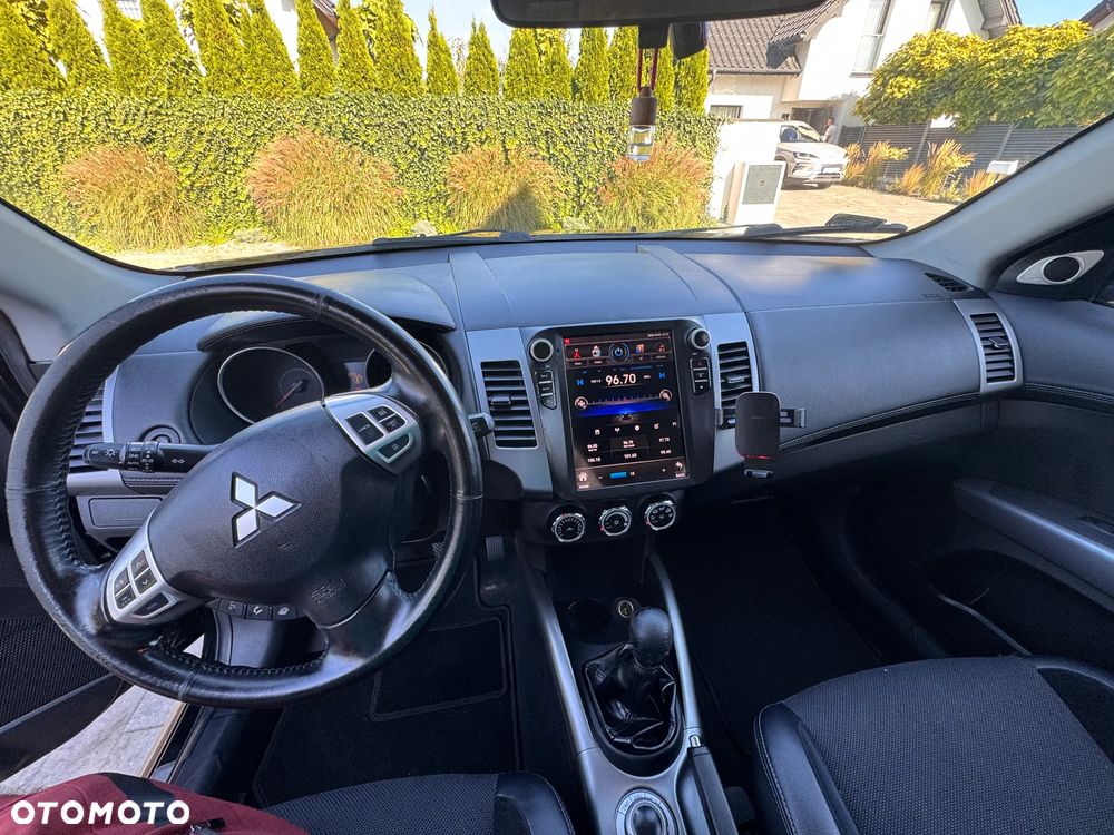 Mitsubishi Outlander - 16