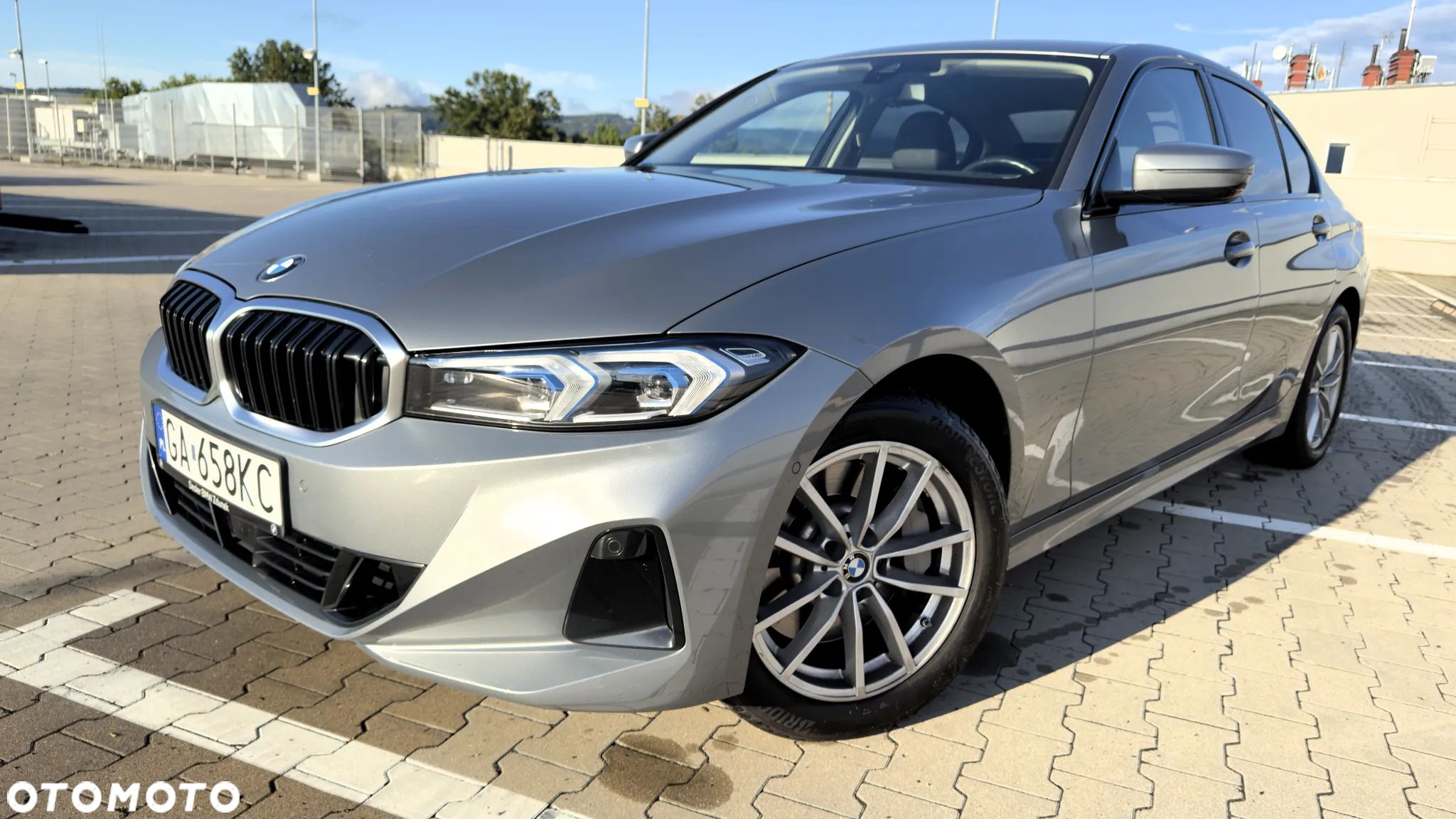 BMW Seria 3 330i xDrive - 1