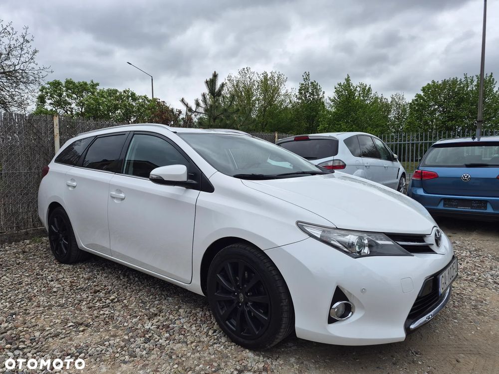 Toyota Auris 1.4 D-4D Premium - 2