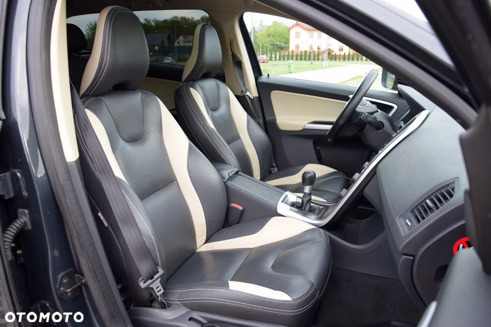 Volvo XC 60 D5 AWD RDesign - 16