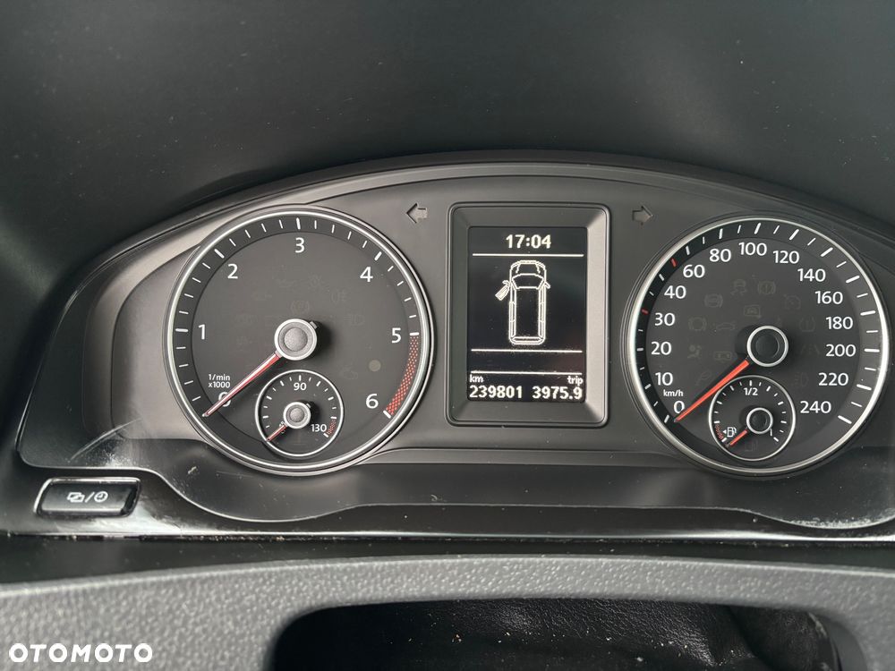 Volkswagen Caravelle - 11