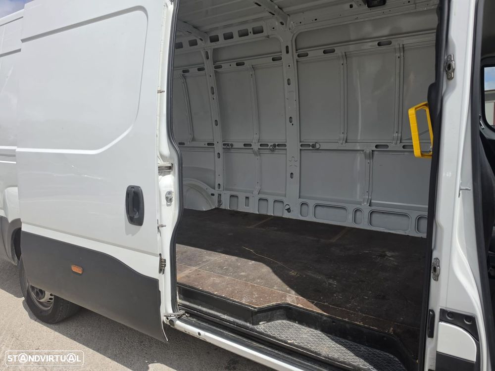 Iveco Daily 2.3D 35S16 Longa - 17