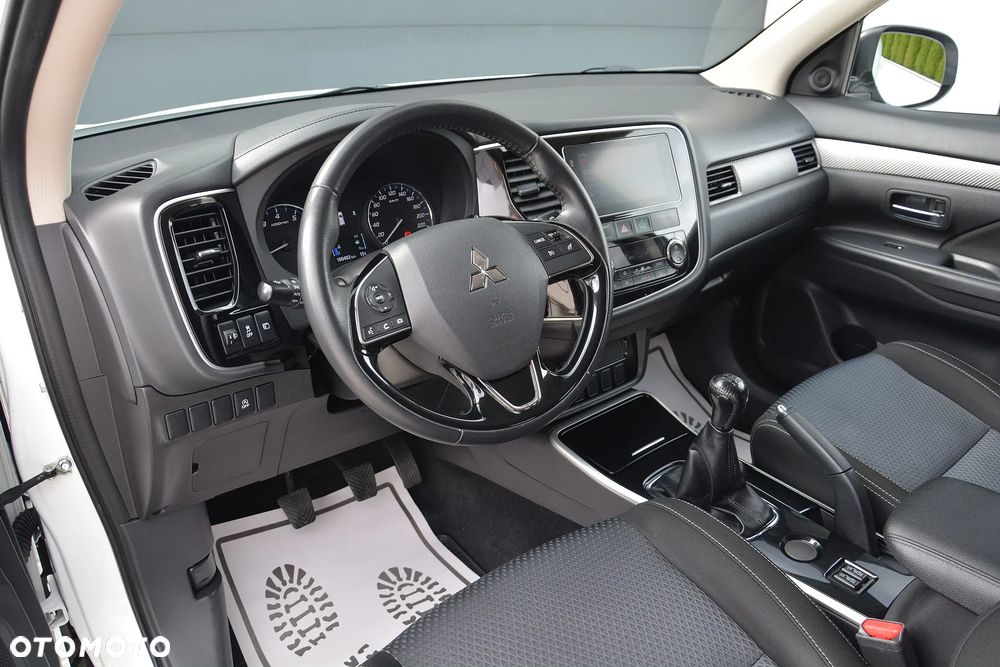 Mitsubishi Outlander - 11