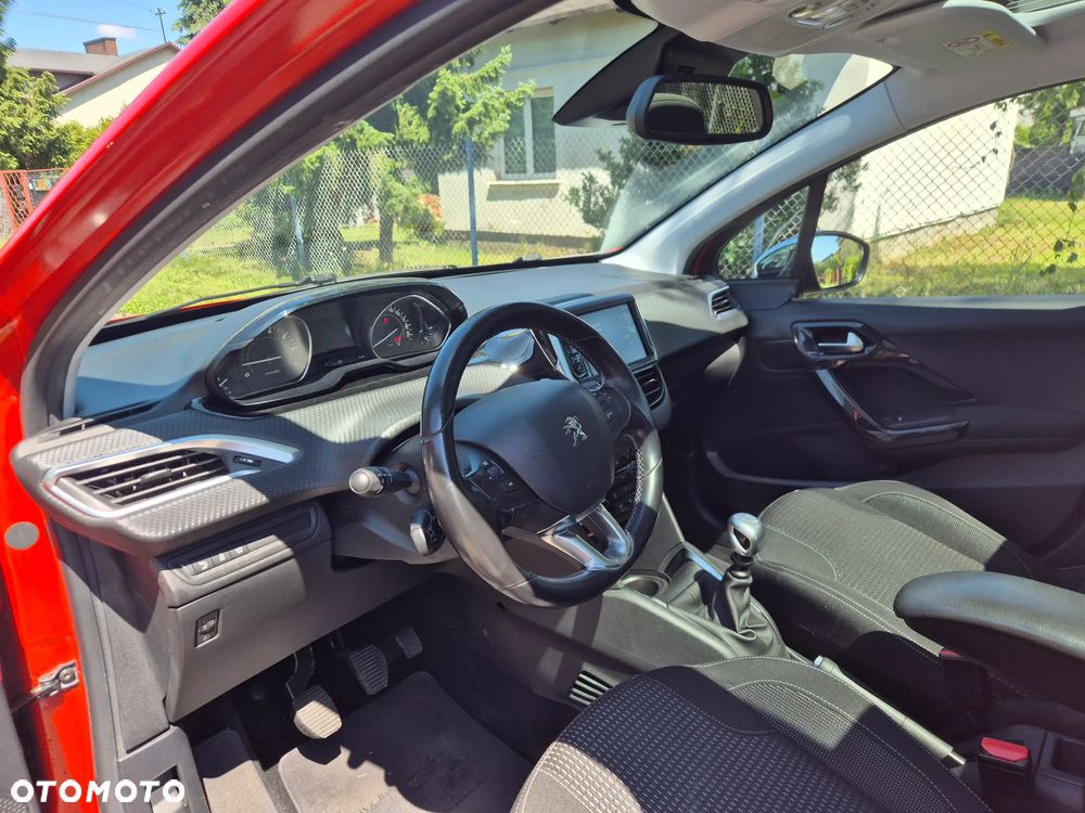 Peugeot 208 - 14