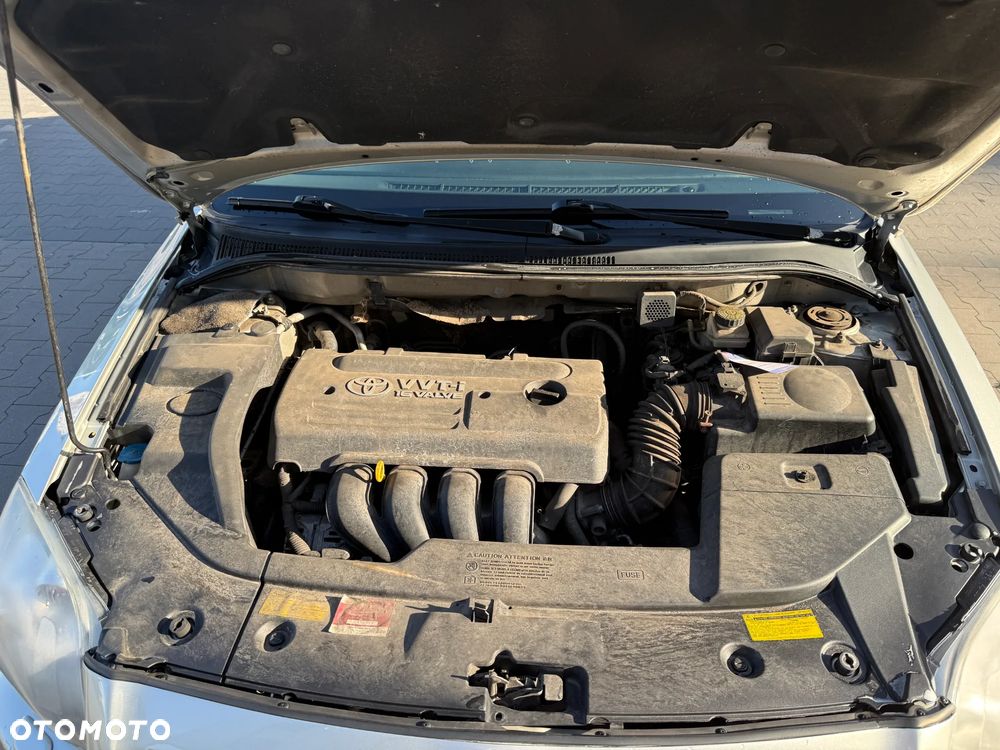 Toyota Avensis 1.8 VVT-i Automatik Sol - 16