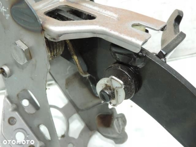 PEDAŁ SPRZĘGŁA KIA CARENS III 2.0 CRDI - 6