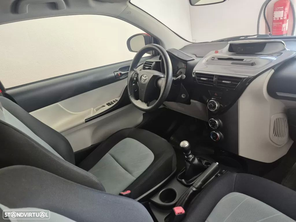 Toyota iQ 1.0 + - 21