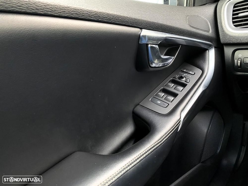 Volvo V40 1.6 D2 R-Design - 25