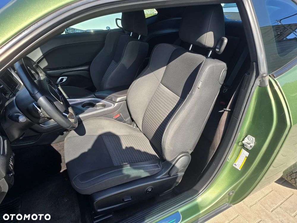 Dodge Challenger - 11