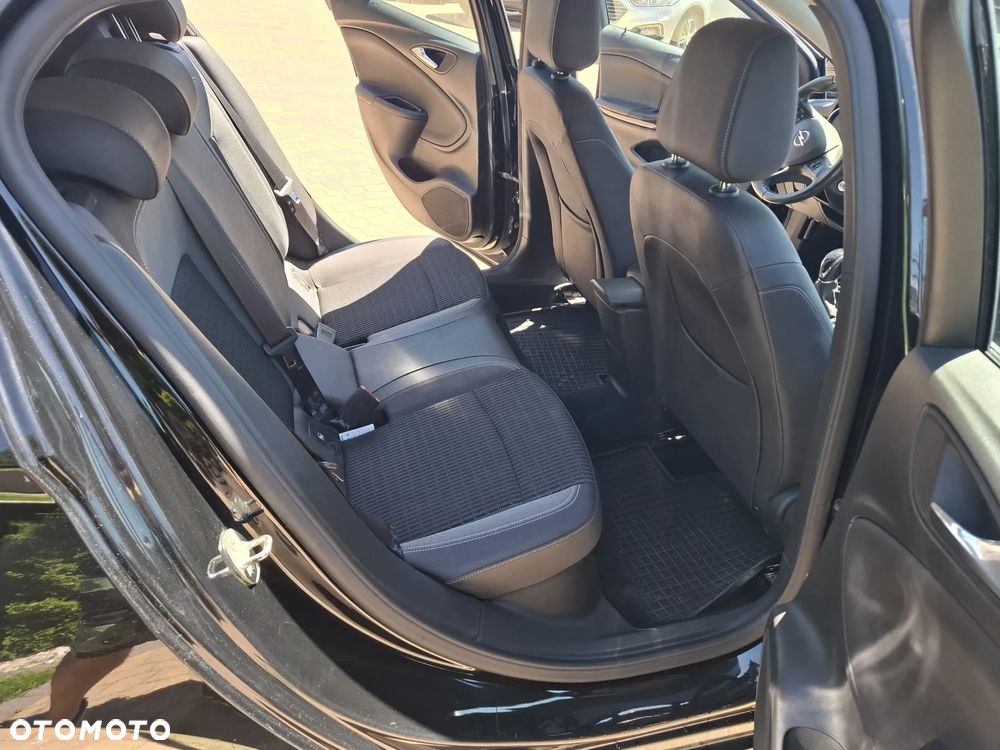 Opel Astra 1.2 T Elegance S&S - 9