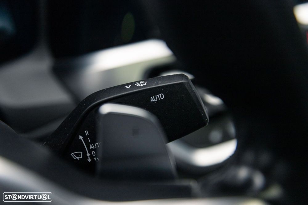 BMW 330 e iPerformance Pack M - 36