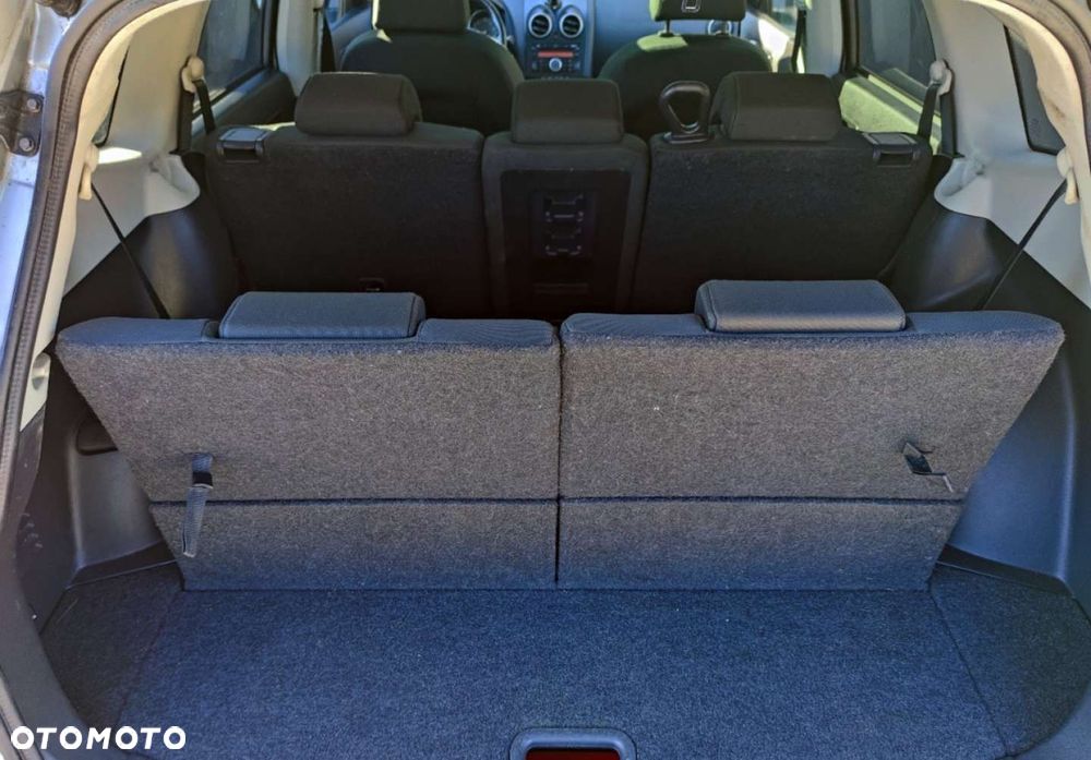 Nissan Qashqai+2 - 24