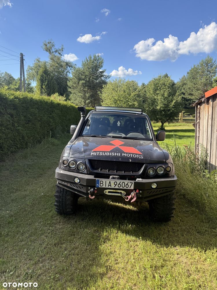 Mitsubishi Pajero - 2