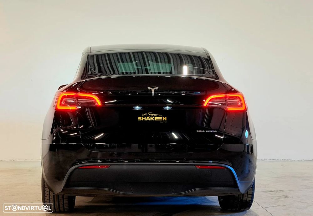 Tesla Model Y Long Range Dual Motor AWD - 6