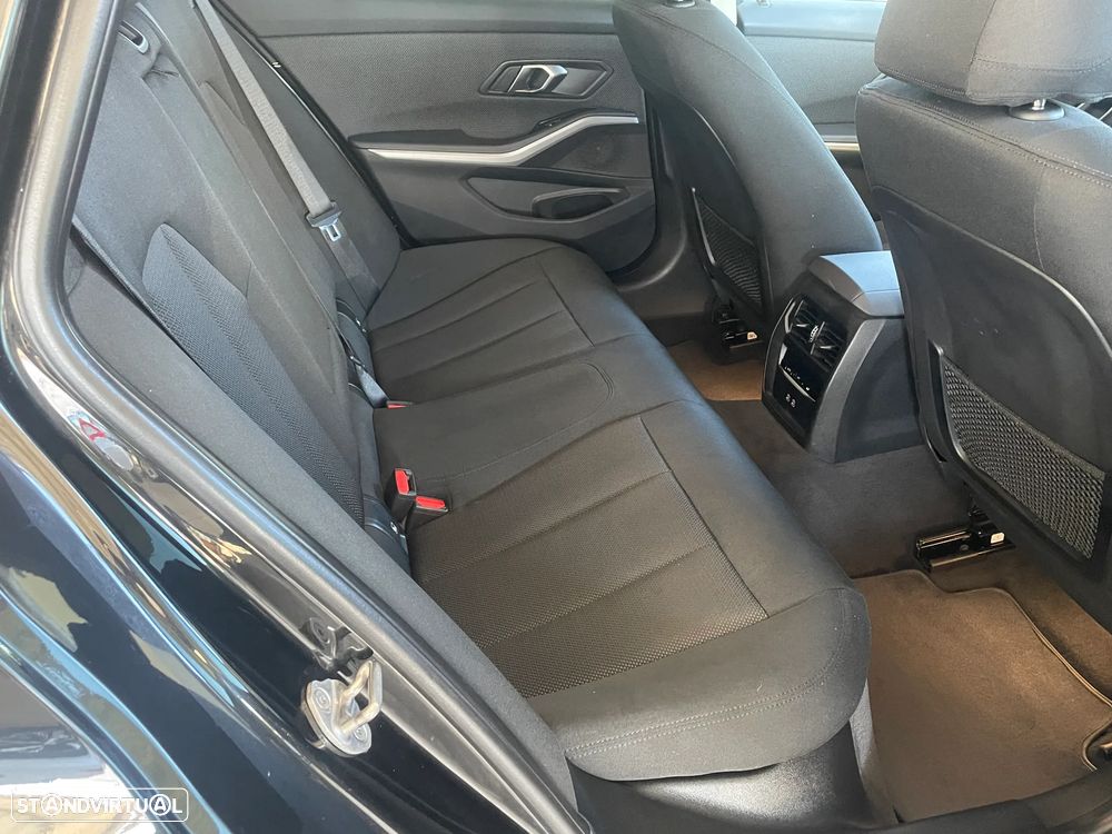 BMW 330 e Auto - 17