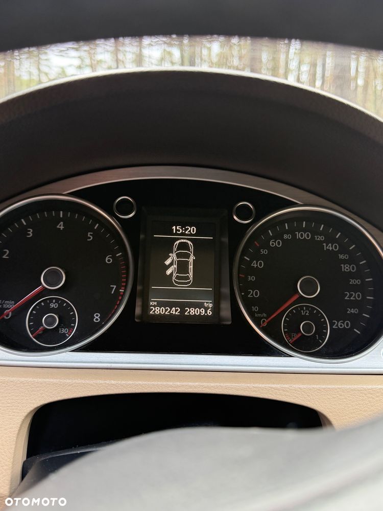 Volkswagen Passat - 14