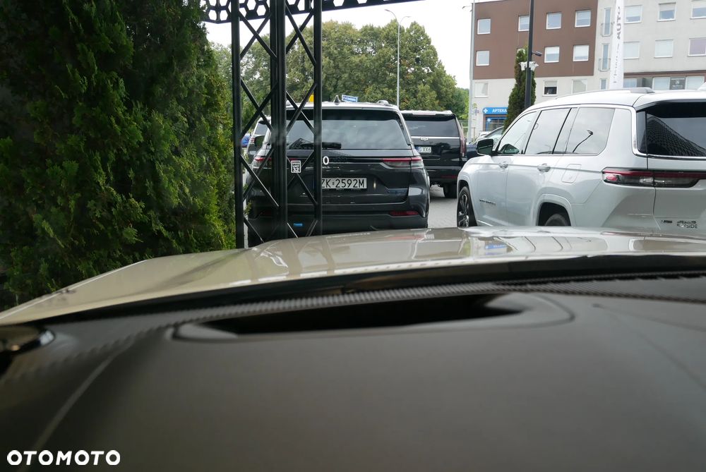 Jeep Grand Cherokee - 27