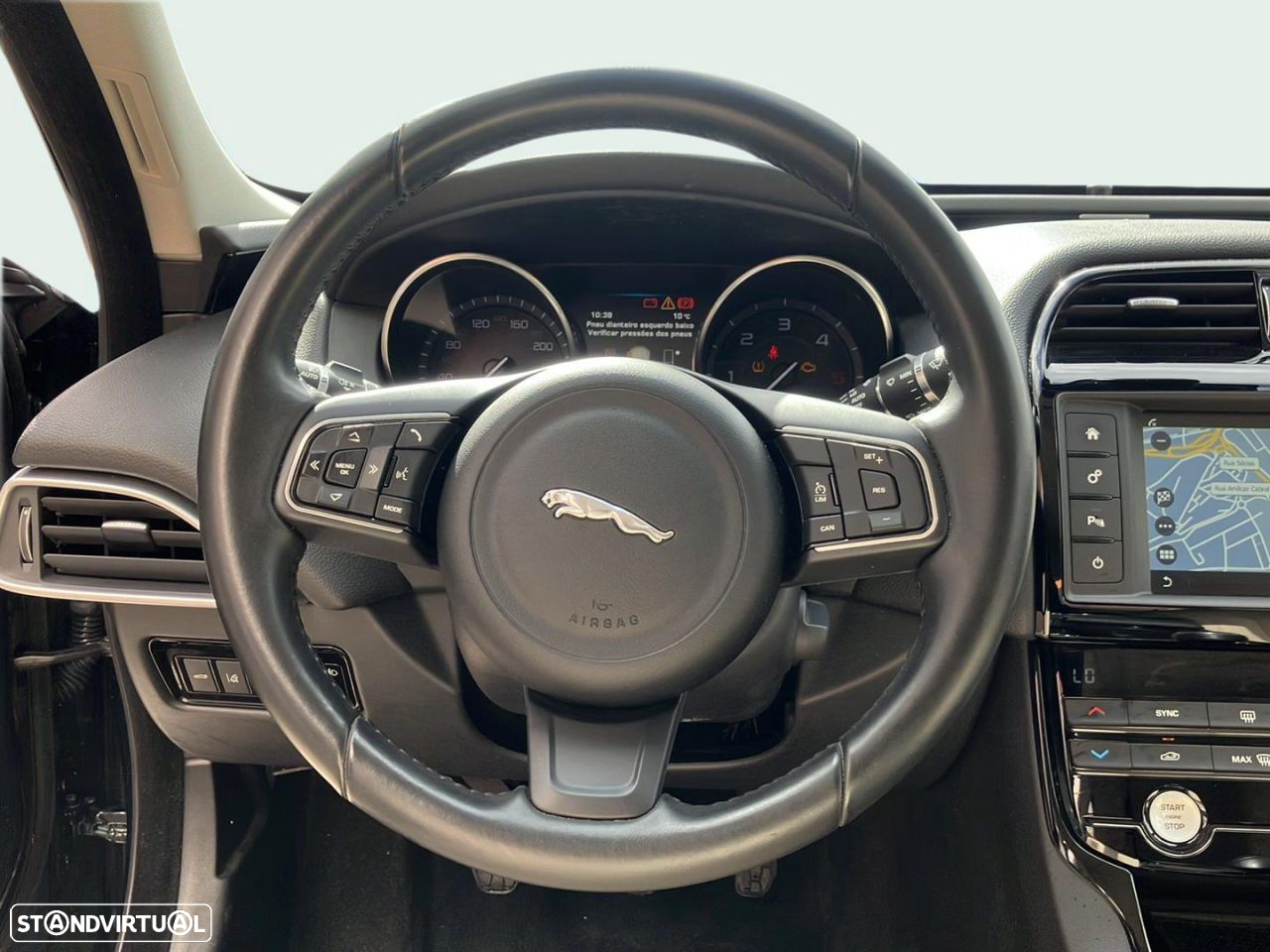 Jaguar XE - 18