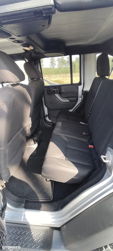 Jeep Wrangler 3.6 Unlim X - 29