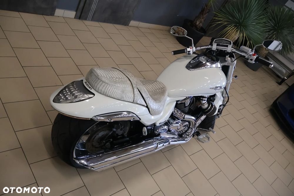 Suzuki Intruder - 12