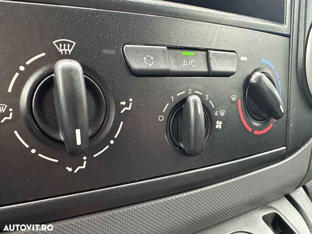 Peugeot Partner Combi 1.6 HDi 75 CP Confort FAP - 26