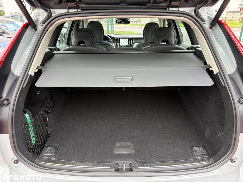 Volvo XC 60 B4 D Plus Dark - 34