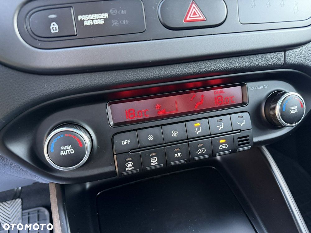 Kia Carens 1.7 CRDi Vision - 25