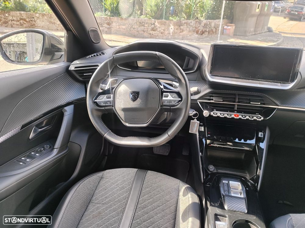 Peugeot 2008 1.2 PureTech Allure EAT8 - 12