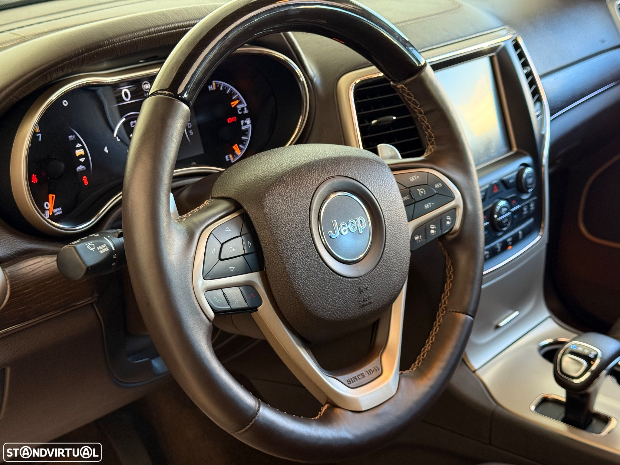 Jeep Grand Cherokee 5.7 V8 HEMI 4WD Auto Summit - 25