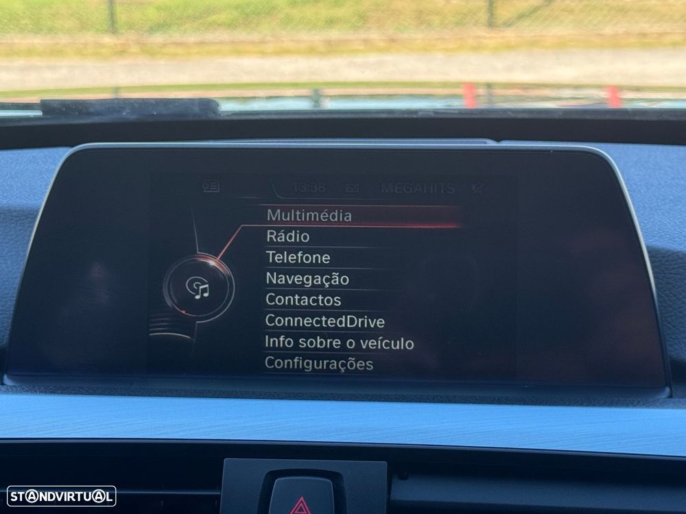 BMW 318 d Pack M - 26