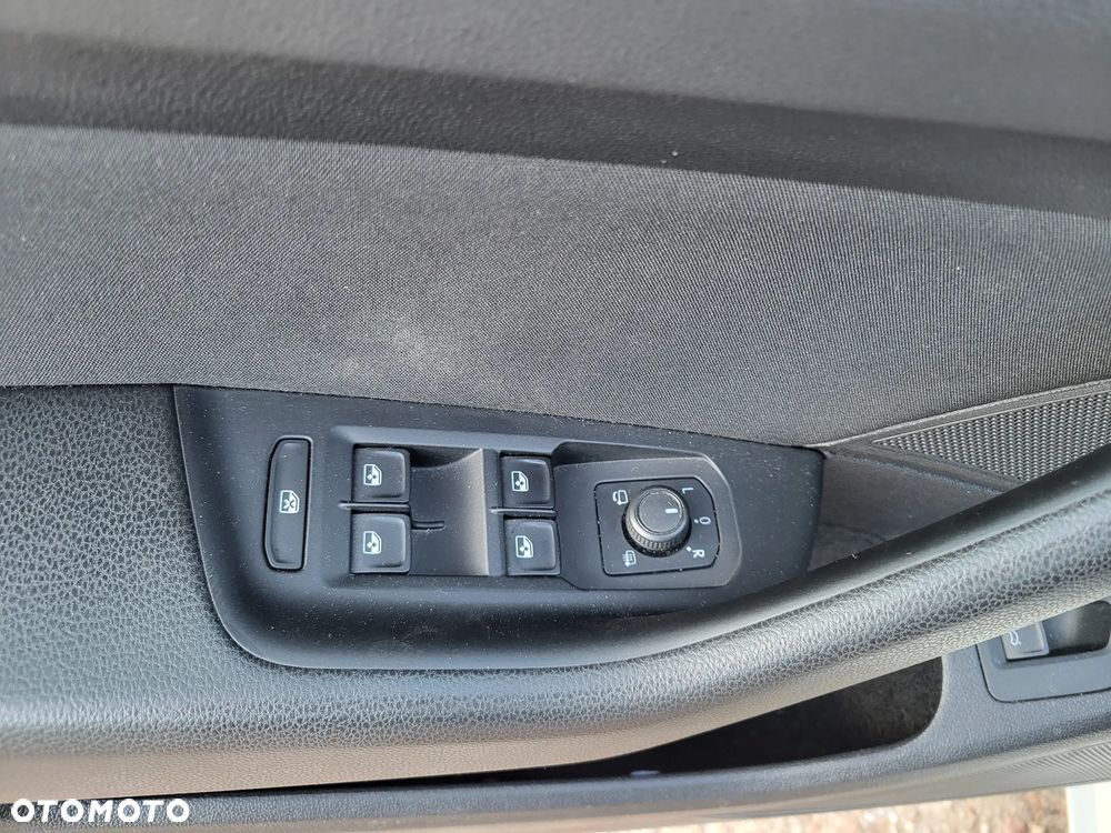 Volkswagen Passat 2.0 TDI SCR DSG Business - 29