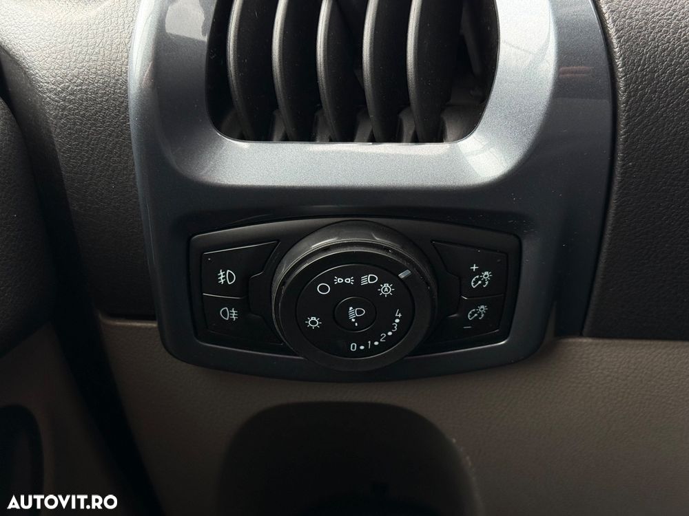 Ford Tourneo Custom - 33