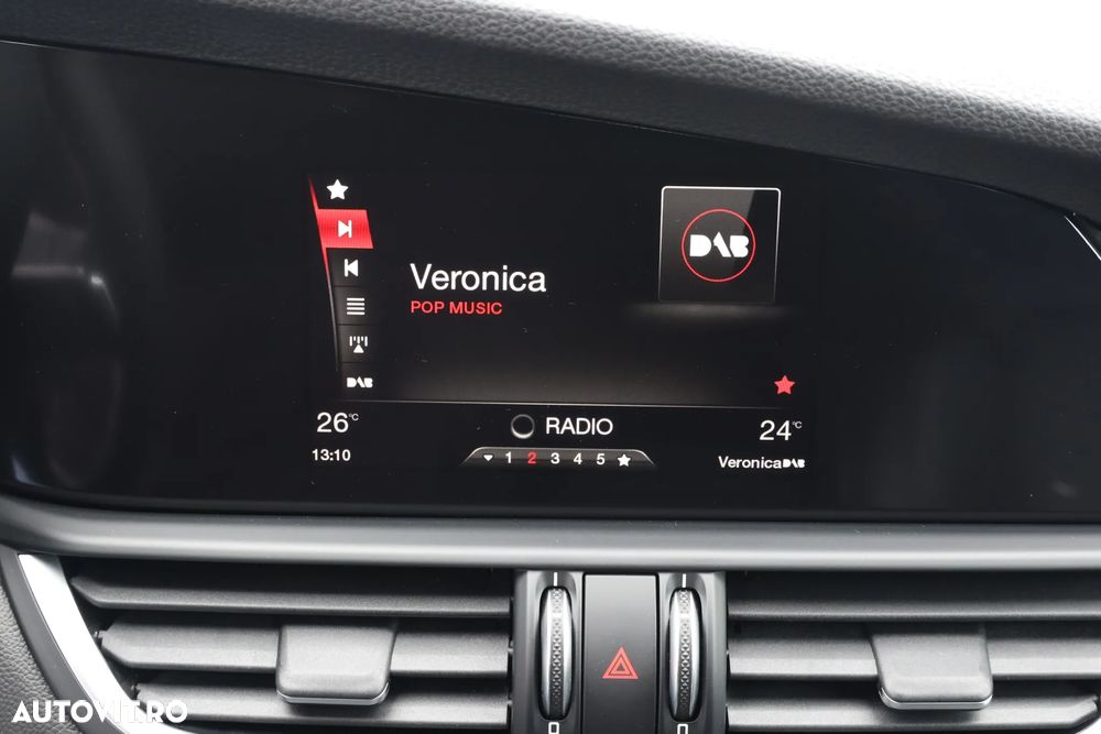 Alfa Romeo Giulia 2.2 - 12