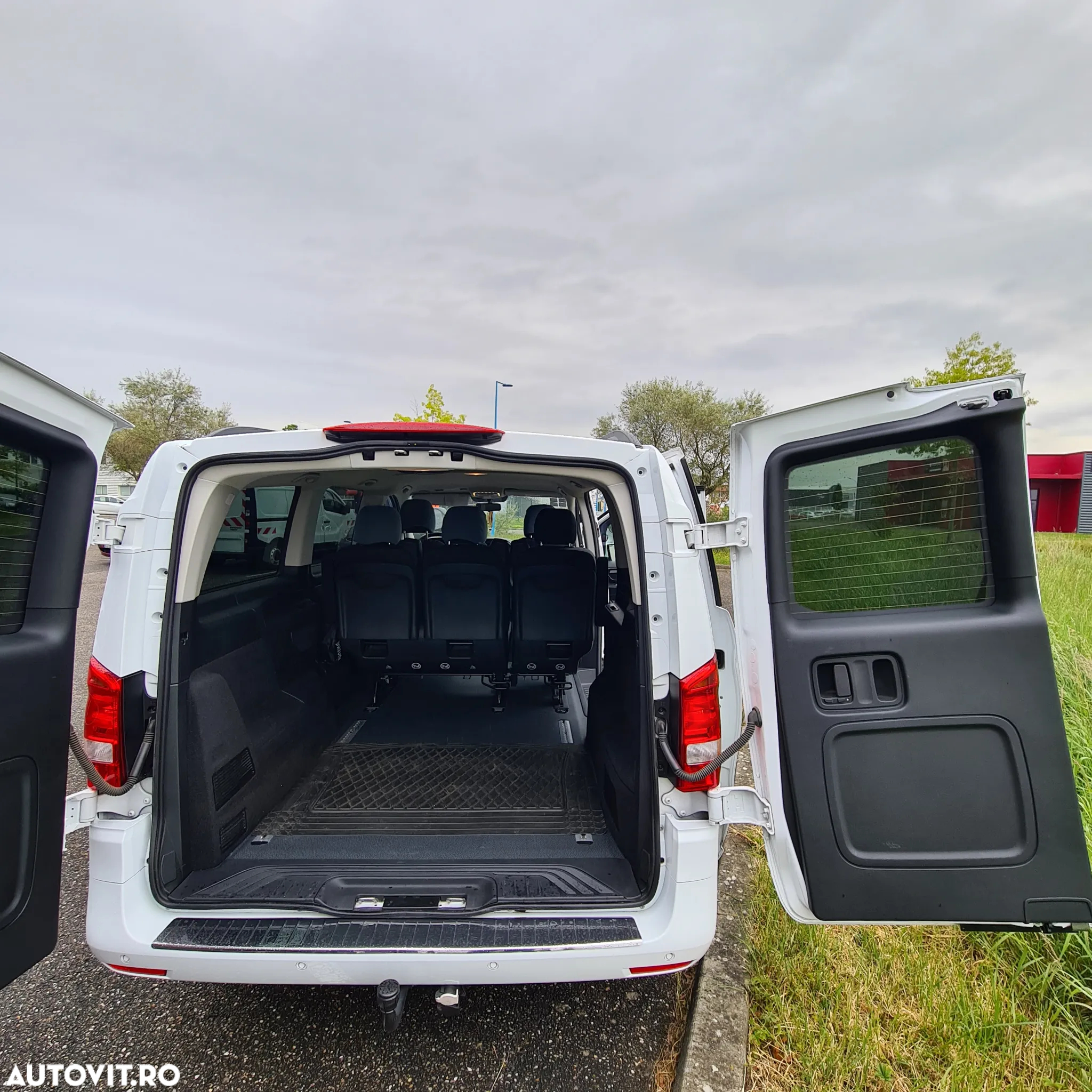 Mercedes-Benz Vito Tourer Compact 119 CDI 190CP AWD 9AT SELECT - 12