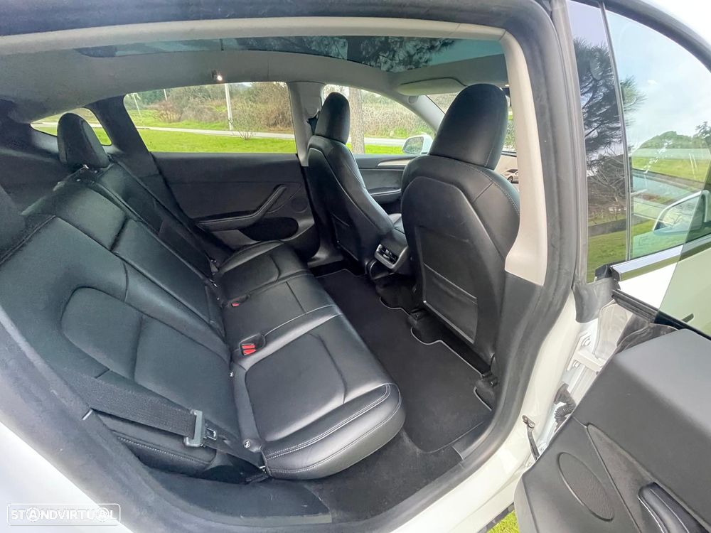 Tesla Model Y RWD - 12