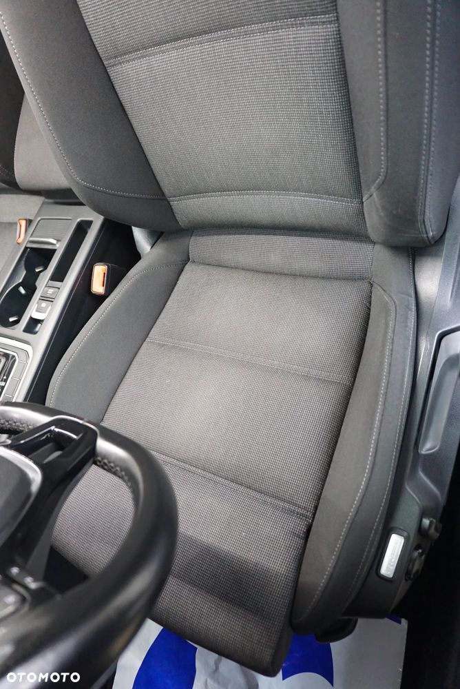 Volkswagen Passat Variant 1.6 TDI SCR DSG Comfortline - 24