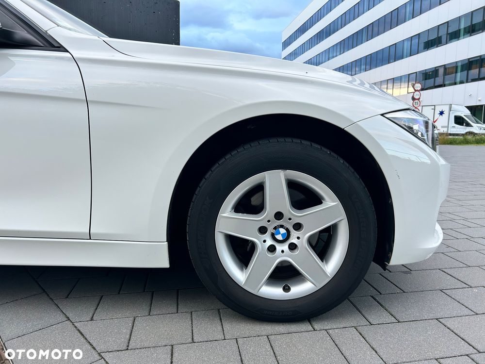 BMW Seria 3 316i - 26