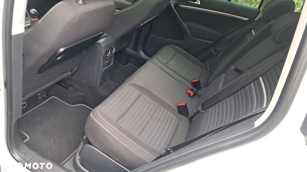 Volkswagen Tiguan - 16
