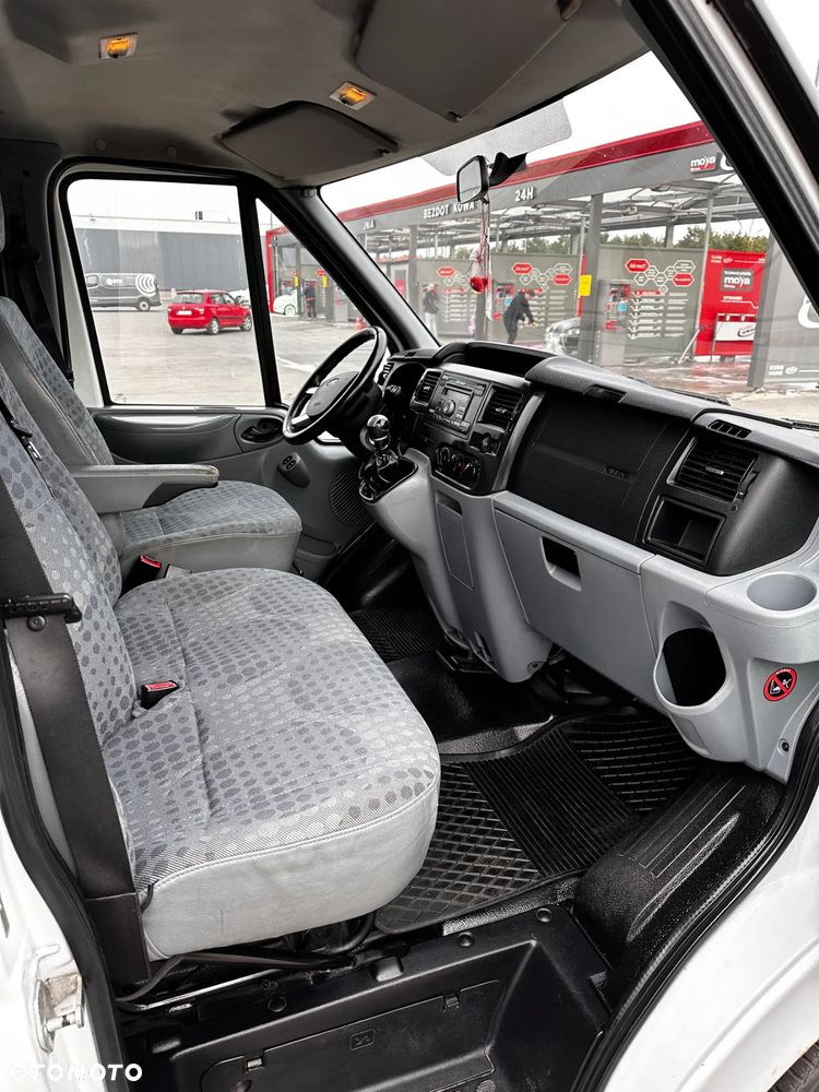 Ford Transit - 12