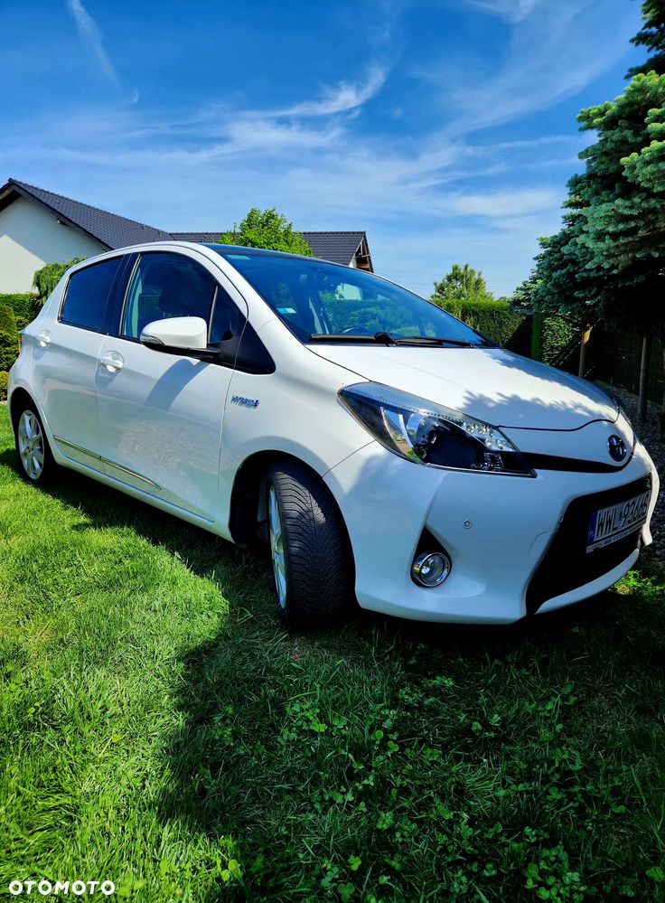 Toyota Yaris Hybrid 100 Premium - 10