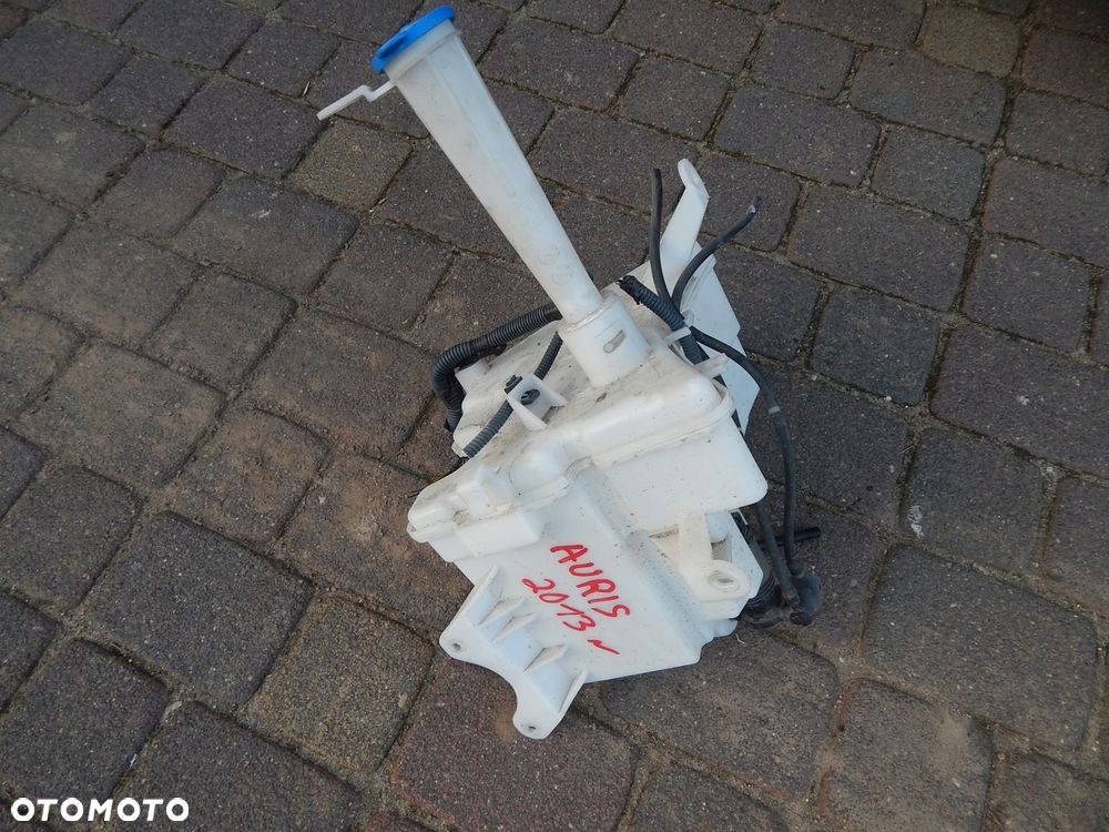 ZBIORNICZEK POD XENON TOYOTA AUTIS II 2013 - 1